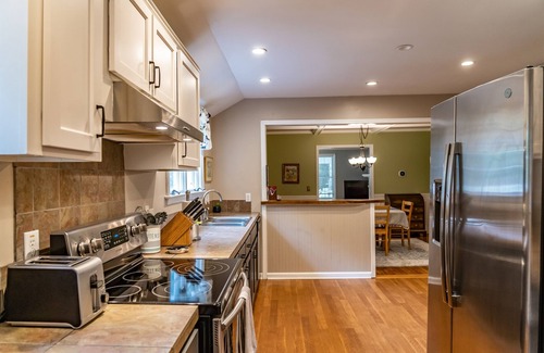 Southern Pines House | Downtown So. Pines - sleeps 8, walk to town.