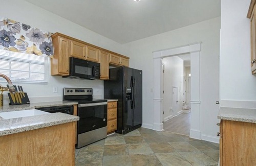 Peoplestown House | DOWNTOWN SPACIOUS 3 BEDROOM