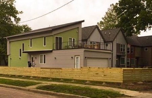 Kennedy King House | Downtown Spacious Modern New House Large Deck Next to Monon Close to Mass Ave
