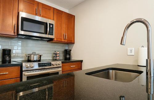 Downtown Cleveland Apartment | Downtown Sq Stadium, Casino, Rock Hall, Clinic