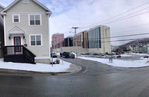 Downtown St. John's House | DOWNTOWN ST JOHN'S- CLEAN, off-street PARKING, patio, no hills