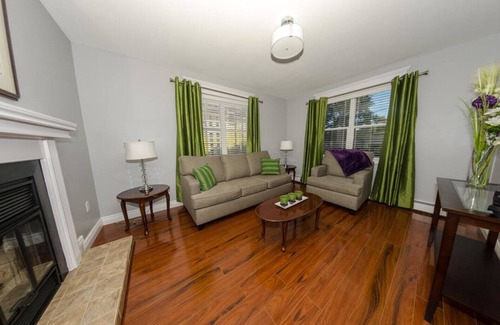 Downtown St. John's House | DOWNTOWN ST JOHN'S- CLEAN, off-street PARKING, patio, no hills