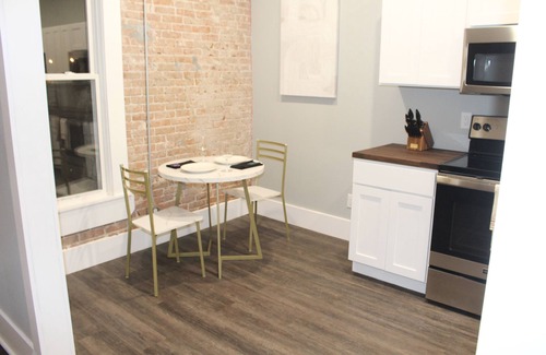 Springfield Apartment | Downtown Stay With Gym Access!