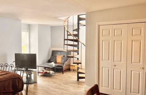 Bloomington Apartment | Downtown studio apartment with ROOFTOP DECK