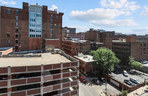 Downtown Kansas City Apartment | Downtown Studio King Bed Amazing City Views w/GYM