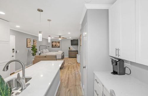 Downtown Atlanta House | Downtown Studio Walk to Mercedes Stadium
