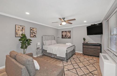 Downtown Atlanta House | Downtown Studio Walk to Mercedes Stadium