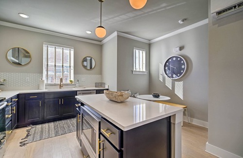 Chattanooga House | Downtown Stunner - views of Lookout Mountain and close to downtown favorites!