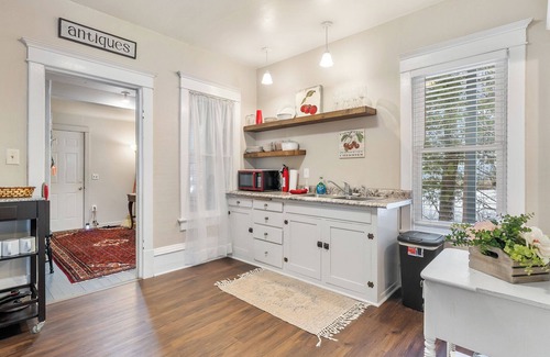 Sturgeon Bay House | Downtown Sturgeon Bay- Charming duplex walking distance to Kitty O'Reillys