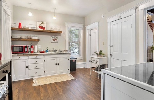 Sturgeon Bay House | Downtown Sturgeon Bay- Charming duplex walking distance to Kitty O'Reillys
