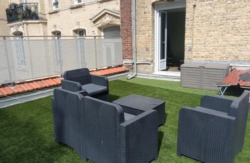 Anatole France Danton Apartment | Downtown Terrace