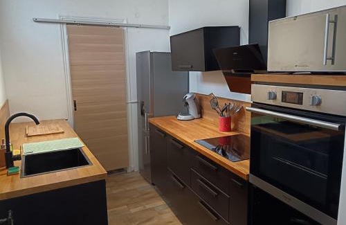 Anatole France Danton Apartment | Downtown Terrace