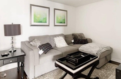 Fort York Apartment | Downtown Toronto+Free Parking+City view