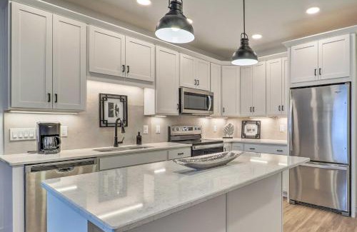 Traverse City Apartment | Downtown Traverse City Condo Less Than half Mi to Beach!