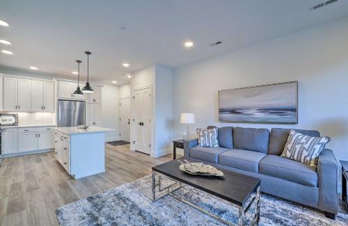 Traverse City Apartment | Downtown Traverse City Condo Less Than half Mi to Beach!