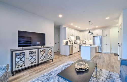 Traverse City Apartment | Downtown Traverse City Condo Less Than half Mi to Beach!
