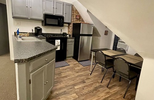 Woodward Heights Apartment | Downtown Two Bedroom Apartment in Downtown Lexington near Rupp Arena