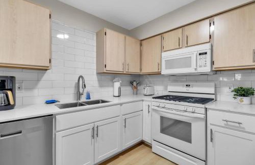 Willert Park Apartment | Downtown & Upscale