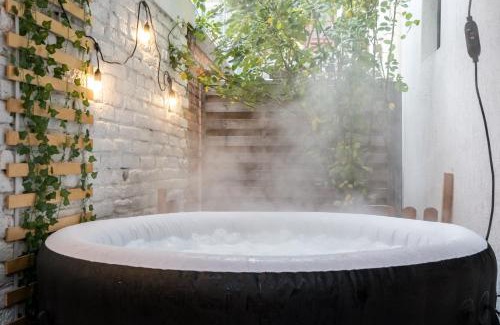 Bucharest City-Centre Apartment | Downtown Urban Spot Jacuzzi&Cinema Universitate