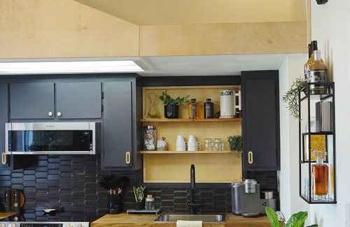 Vacaville House | Downtown Vaulted Luxe Haus-near Napa. Walk Downtown. Pet-Friendly!
