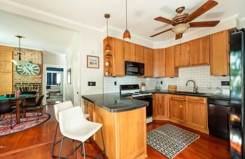 Savannah Victorian District House | Downtown Victorian Near Forsyth, Nightlife, Enmarket Arena by Lucky Savannah