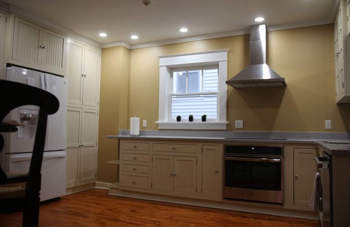 Burlington House | Downtown Victorian, Recently Updated, 6 Bedroom, Great Location, 30 Day Minimum