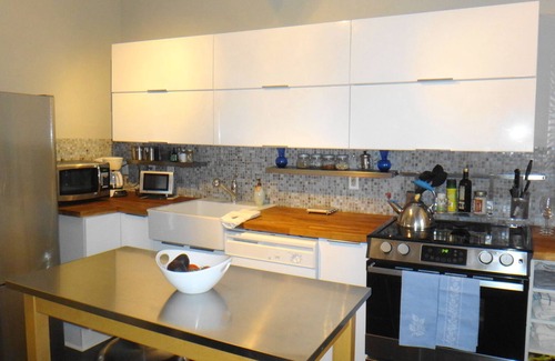 MLK University Apartment | Downtown Victorian Flat Great Location and free Parking