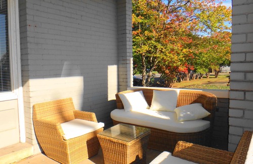 MLK University Apartment | Downtown Victorian Flat Great Location and free Parking