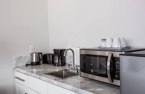 Bankers Hill Apartment | Downtown View 4 Sleepers Studio- Great for Getaway