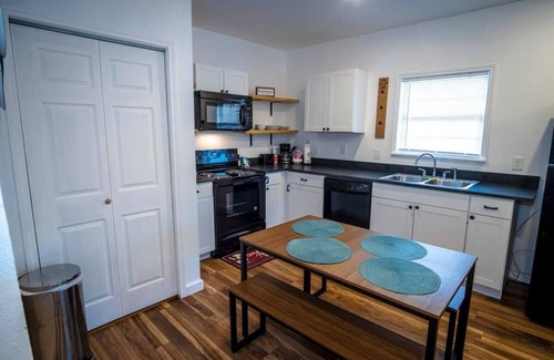Nevada Street Apartment | Downtown View Cozy 2BR/1BA Home Sleeps 8