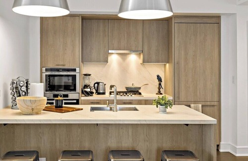Le Droit Park Apartment | Downtown | Views | Luxury | Sunny