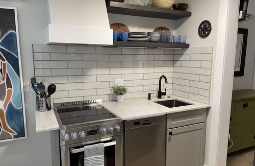 Marina District Apartment | Downtown- Walk To Everything!