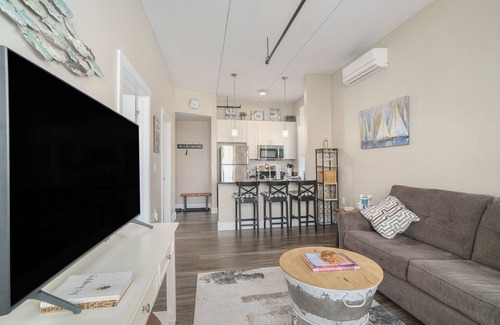 Manistee Condo | Downtown Waterview Condo at Edgewater