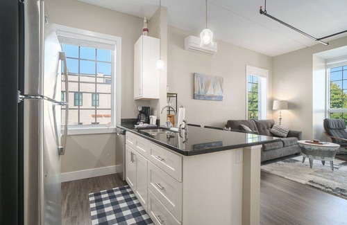 Manistee Condo | Downtown Waterview Condo at Edgewater