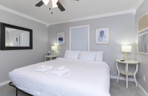 Columbia House | Downtown West Cola Home