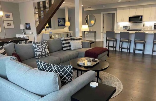 West Jefferson Apartment | Downtown West Jefferson 3 bedroom apartment walking distance to everything.