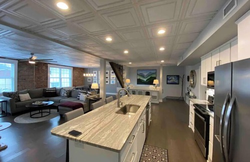 West Jefferson Apartment | Downtown West Jefferson 3 bedroom apartment walking distance to everything.