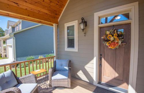 West Jefferson House | Downtown West Jefferson Home - Fireplace - Sleeps 8