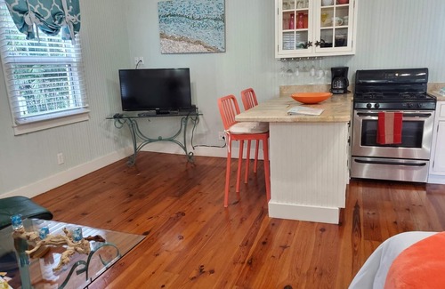 Delray Beach House | Downtown Whimsical Paradise; Pool, Tiki Bar, 2 blks North of Atlantic Ave Delray