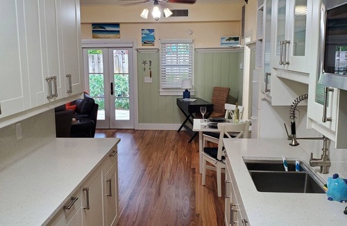 Delray Beach Cottage | Downtown Whimsical Zen Paradise: Pool, Tiki Bar, 2 blks N of Atlantic Ave Delray