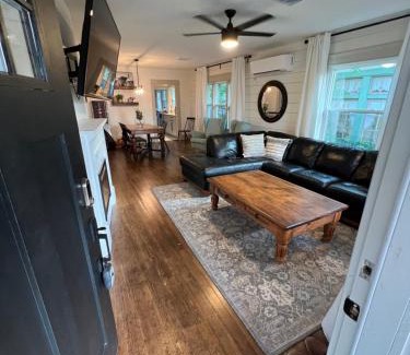 Williams House | Downtown Williams, walk everywhere, remodeled