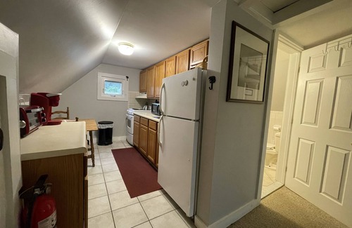 Wilmington Apartment | Downtown Wilmington -Minutes to Mt Snow- Walk to Restaurants- on the Moover!