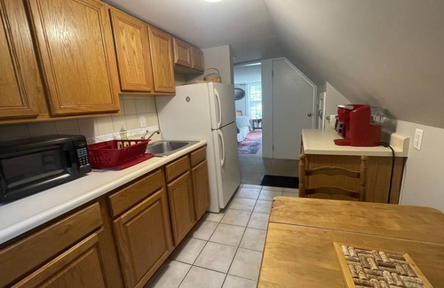 Wilmington Apartment | Downtown Wilmington -Minutes to Mt Snow- Walk to Restaurants- on the Moover!