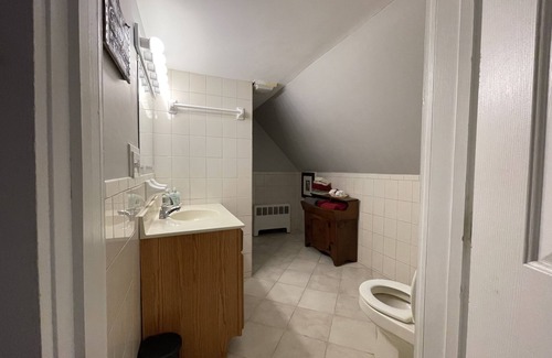 Wilmington Apartment | Downtown Wilmington -Minutes to Mt Snow- Walk to Restaurants- on the Moover!
