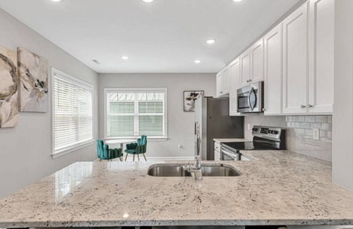 Wilmington House | Downtown Wilmington 3 Beds, 2.5 Bath, Pet Friendly, 4-5 Parking, Fast Wifi