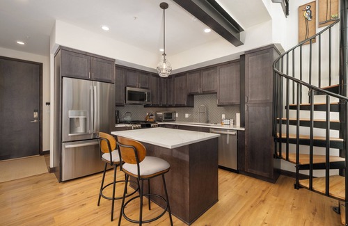 Winter Park Condo | Downtown Winter Park w/Hot Tub and Loft