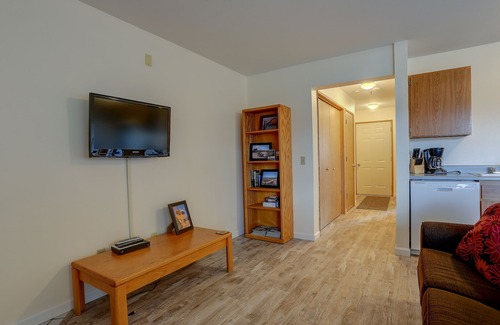 Hood River Condo | Downtown with *Special Prices for 30+ Stays Today through Dec. 2019!*