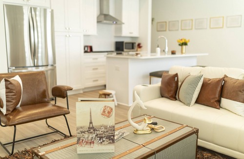 Woodstock House | Downtown Woodstock - Open Concept and Natural light- Metro Atlanta Townhome