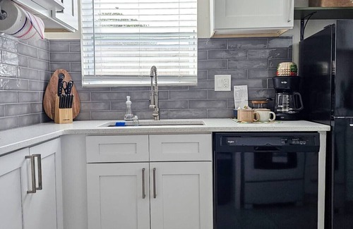 United Central Apartment | Downtowner: 1/1 w hot tub