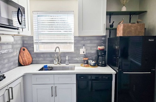 United Central Apartment | Downtowner: 1/1 w hot tub